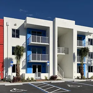 Chic Spacious 2 Bedroom With Amenities Apartment Daytona Beach